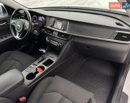 Білий Кіа Оптіма, об'ємом двигуна 2.4 л та пробігом 68 тис. км за 11700 $, фото 10 на Automoto.ua