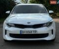 Білий Кіа Оптіма, об'ємом двигуна 2 л та пробігом 200 тис. км за 12700 $, фото 1 на Automoto.ua