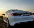 Білий Кіа Оптіма, об'ємом двигуна 2.4 л та пробігом 150 тис. км за 12000 $, фото 11 на Automoto.ua