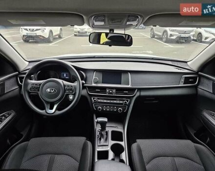 Білий Кіа Оптіма, об'ємом двигуна 2.36 л та пробігом 197 тис. км за 11000 $, фото 8 на Automoto.ua