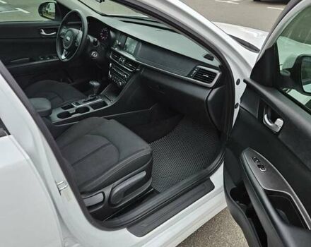 Білий Кіа Оптіма, об'ємом двигуна 2.36 л та пробігом 197 тис. км за 11000 $, фото 3 на Automoto.ua