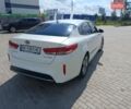 Білий Кіа Оптіма, об'ємом двигуна 2 л та пробігом 230 тис. км за 16950 $, фото 43 на Automoto.ua