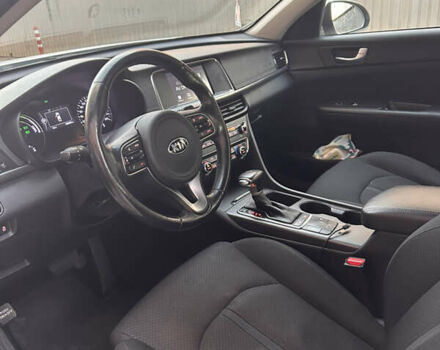 Білий Кіа Оптіма, об'ємом двигуна 2 л та пробігом 68 тис. км за 17500 $, фото 26 на Automoto.ua