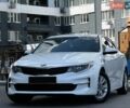 Білий Кіа Оптіма, об'ємом двигуна 2.36 л та пробігом 160 тис. км за 9999 $, фото 7 на Automoto.ua
