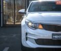 Білий Кіа Оптіма, об'ємом двигуна 2.36 л та пробігом 115 тис. км за 12000 $, фото 10 на Automoto.ua