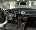 Білий Кіа Оптіма, об'ємом двигуна 2 л та пробігом 115 тис. км за 10200 $, фото 3 на Automoto.ua