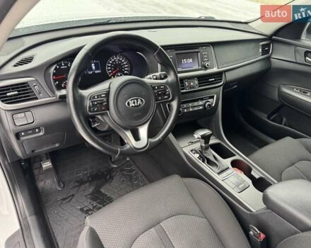Білий Кіа Оптіма, об'ємом двигуна 2.4 л та пробігом 68 тис. км за 11700 $, фото 7 на Automoto.ua