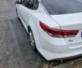 Белый Киа Оптима, объемом двигателя 2 л и пробегом 147 тыс. км за 12500 $, фото 2 на Automoto.ua