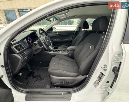 Білий Кіа Оптіма, об'ємом двигуна 2.4 л та пробігом 68 тис. км за 11700 $, фото 6 на Automoto.ua