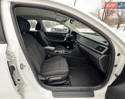 Білий Кіа Оптіма, об'ємом двигуна 2.4 л та пробігом 68 тис. км за 11700 $, фото 9 на Automoto.ua