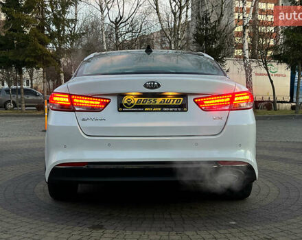 Белый Киа Оптима, объемом двигателя 2.4 л и пробегом 35 тыс. км за 16000 $, фото 5 на Automoto.ua