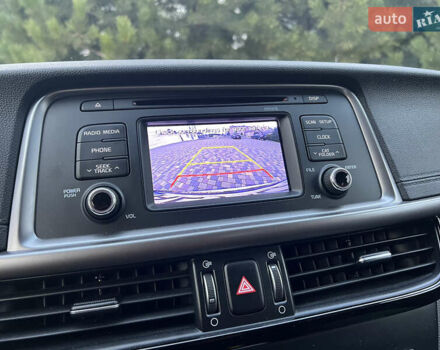 Білий Кіа Оптіма, об'ємом двигуна 2.36 л та пробігом 68 тис. км за 11500 $, фото 7 на Automoto.ua