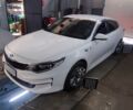 Білий Кіа Оптіма, об'ємом двигуна 2 л та пробігом 350 тис. км за 11507 $, фото 1 на Automoto.ua