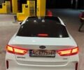 Білий Кіа Оптіма, об'ємом двигуна 2 л та пробігом 210 тис. км за 317 $, фото 1 на Automoto.ua