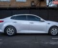 Білий Кіа Оптіма, об'ємом двигуна 2.36 л та пробігом 115 тис. км за 12000 $, фото 8 на Automoto.ua