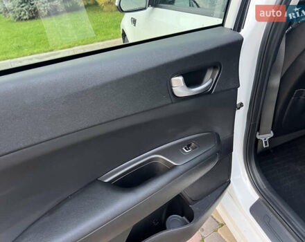 Білий Кіа Оптіма, об'ємом двигуна 2.36 л та пробігом 68 тис. км за 11500 $, фото 23 на Automoto.ua