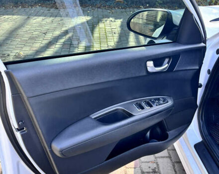 Білий Кіа Оптіма, об'ємом двигуна 2.4 л та пробігом 84 тис. км за 11499 $, фото 5 на Automoto.ua