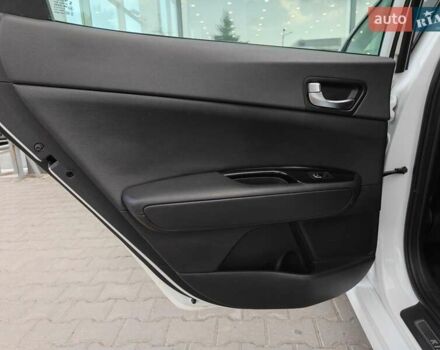 Белый Киа Оптима, объемом двигателя 2 л и пробегом 130 тыс. км за 16000 $, фото 10 на Automoto.ua