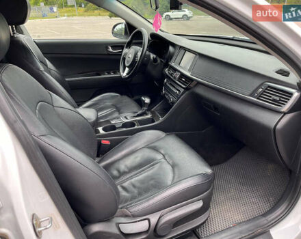 Білий Кіа Оптіма, об'ємом двигуна 2.36 л та пробігом 143 тис. км за 12000 $, фото 9 на Automoto.ua