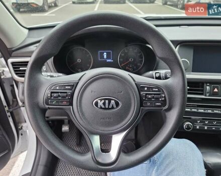 Білий Кіа Оптіма, об'ємом двигуна 2.36 л та пробігом 197 тис. км за 11000 $, фото 14 на Automoto.ua