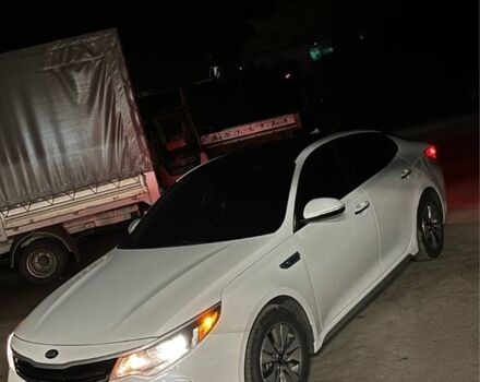 Білий Кіа Оптіма, об'ємом двигуна 2 л та пробігом 210 тис. км за 317 $, фото 3 на Automoto.ua