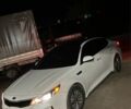 Білий Кіа Оптіма, об'ємом двигуна 2 л та пробігом 210 тис. км за 317 $, фото 3 на Automoto.ua