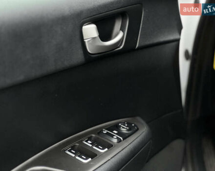 Белый Киа Оптима, объемом двигателя 2.36 л и пробегом 132 тыс. км за 10700 $, фото 14 на Automoto.ua