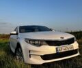 Білий Кіа Оптіма, об'ємом двигуна 2.4 л та пробігом 150 тис. км за 12000 $, фото 6 на Automoto.ua