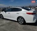 Білий Кіа Оптіма, об'ємом двигуна 2 л та пробігом 130 тис. км за 2600 $, фото 1 на Automoto.ua