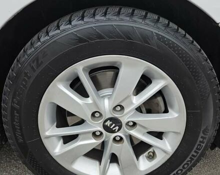 Білий Кіа Оптіма, об'ємом двигуна 2.36 л та пробігом 197 тис. км за 11000 $, фото 11 на Automoto.ua