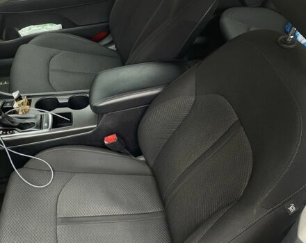 Білий Кіа Оптіма, об'ємом двигуна 2 л та пробігом 210 тис. км за 317 $, фото 7 на Automoto.ua