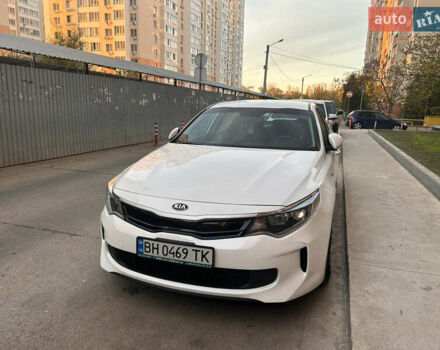Білий Кіа Оптіма, об'ємом двигуна 2 л та пробігом 68 тис. км за 17500 $, фото 2 на Automoto.ua