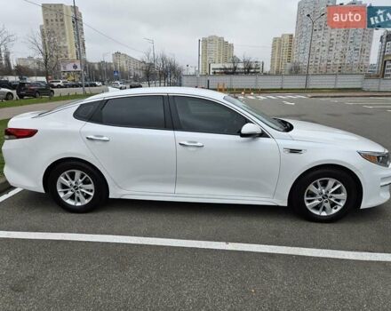Білий Кіа Оптіма, об'ємом двигуна 2.36 л та пробігом 197 тис. км за 11000 $, фото 13 на Automoto.ua