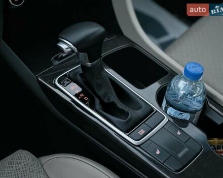 Білий Кіа Оптіма, об'ємом двигуна 2.36 л та пробігом 110 тис. км за 11550 $, фото 11 на Automoto.ua