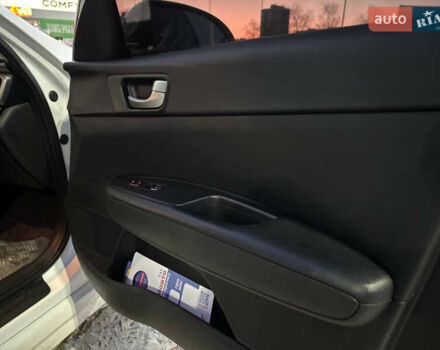 Білий Кіа Оптіма, об'ємом двигуна 2.4 л та пробігом 145 тис. км за 9300 $, фото 21 на Automoto.ua