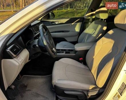 Белый Киа Оптима, объемом двигателя 2.4 л и пробегом 160 тыс. км за 8000 $, фото 12 на Automoto.ua