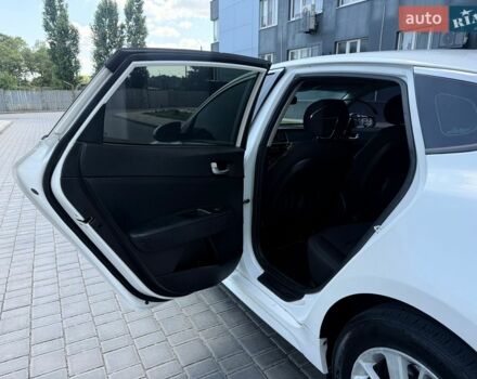 Білий Кіа Оптіма, об'ємом двигуна 2.36 л та пробігом 160 тис. км за 9999 $, фото 66 на Automoto.ua