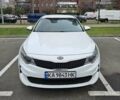 Білий Кіа Оптіма, об'ємом двигуна 2.36 л та пробігом 197 тис. км за 11000 $, фото 1 на Automoto.ua