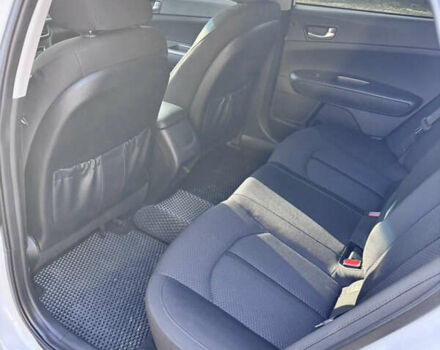 Білий Кіа Оптіма, об'ємом двигуна 2.4 л та пробігом 84 тис. км за 11499 $, фото 8 на Automoto.ua