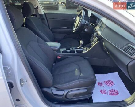 Білий Кіа Оптіма, об'ємом двигуна 2.36 л та пробігом 142 тис. км за 14200 $, фото 12 на Automoto.ua