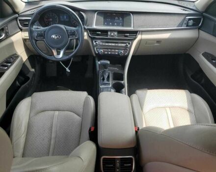 Белый Киа Оптима, объемом двигателя 2.4 л и пробегом 125 тыс. км за 2000 $, фото 7 на Automoto.ua