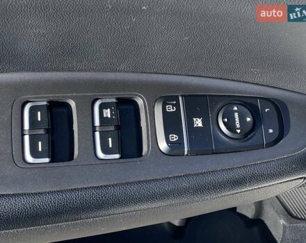 Білий Кіа Оптіма, об'ємом двигуна 2.36 л та пробігом 142 тис. км за 14200 $, фото 18 на Automoto.ua