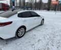 Білий Кіа Оптіма, об'ємом двигуна 2 л та пробігом 190 тис. км за 13800 $, фото 6 на Automoto.ua