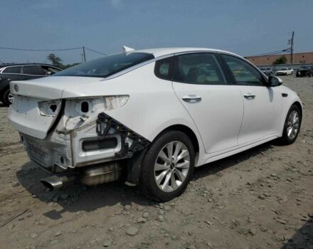 Белый Киа Оптима, объемом двигателя 2.4 л и пробегом 125 тыс. км за 2000 $, фото 3 на Automoto.ua