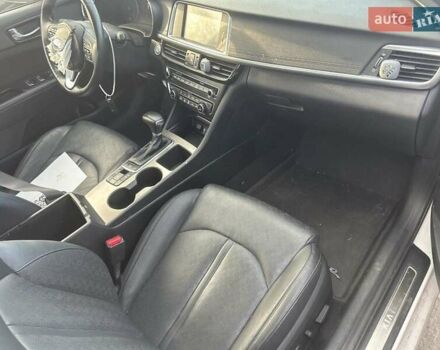 Белый Киа Оптима, объемом двигателя 2 л и пробегом 65 тыс. км за 11500 $, фото 6 на Automoto.ua