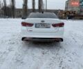 Білий Кіа Оптіма, об'ємом двигуна 2 л та пробігом 190 тис. км за 13800 $, фото 3 на Automoto.ua