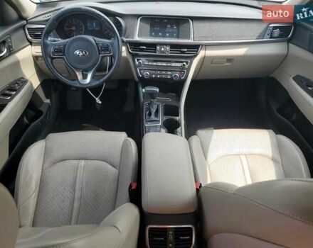 Белый Киа Оптима, объемом двигателя 0 л и пробегом 128 тыс. км за 1700 $, фото 7 на Automoto.ua