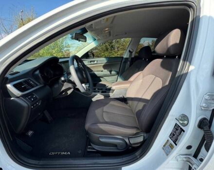 Білий Кіа Оптіма, об'ємом двигуна 2.4 л та пробігом 120 тис. км за 10200 $, фото 8 на Automoto.ua