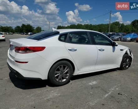 Белый Киа Оптима, объемом двигателя 2.36 л и пробегом 115 тыс. км за 2800 $, фото 2 на Automoto.ua