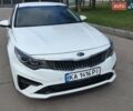 Білий Кіа Оптіма, об'ємом двигуна 1.6 л та пробігом 262 тис. км за 12950 $, фото 2 на Automoto.ua